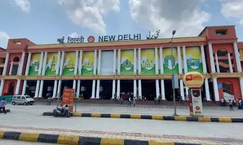 नई दिल्ली रेलवे स्टेशन भगदड़ मामले में सरकार का बड़ा एक्शन, डीआरएम का किया ट्रांसफर नई दिल्ली रेलवे स्टेशन भगदड़ मामले में सरकार का बड़ा एक्शन, डीआरएम का किया ट्रांसफर