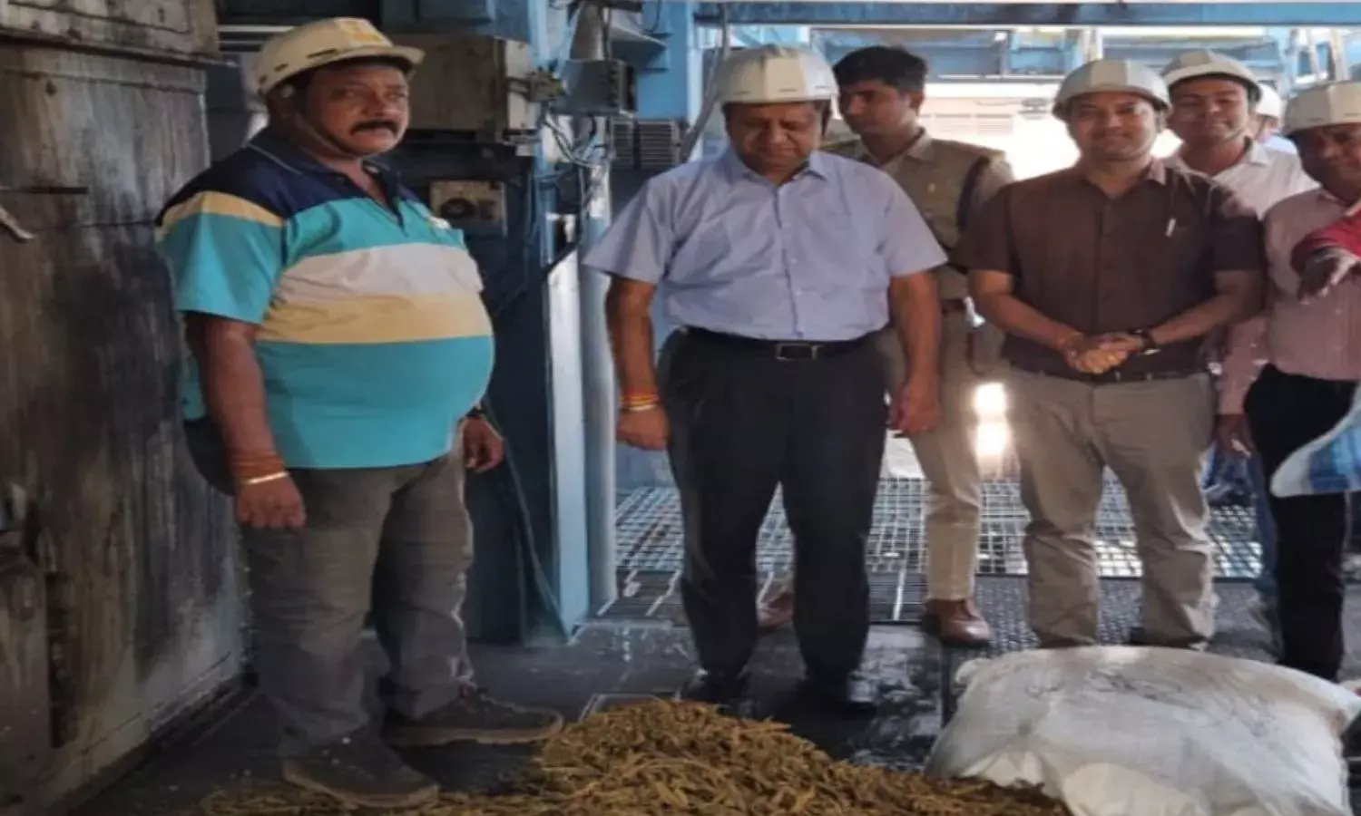 नशे के खिलाफ CGST और DRI की बड़ी कार्रवाई : रायपुर में 1356 किलोग्राम गांजा जलाकर किया नष्ट नशे के खिलाफ CGST और DRI की बड़ी कार्रवाई : रायपुर में 1356 किलोग्राम गांजा जलाकर किया नष्ट