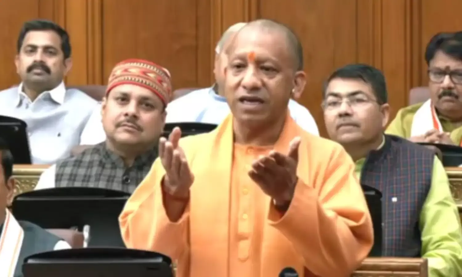 अबू आजमी के बयान पर सीएम योगी आदित्यनाथ बोले - यूपी भेजो, हम उसका इलाज करेंगे