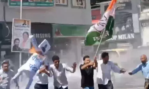 मंत्री प्रहलाद सिंह पटेल के बयान का विरोध, कांग्रेस ने किया पुतला जलाने का प्रयास, प्रशासन ने वॉटर कैनन से खदेड़ा
