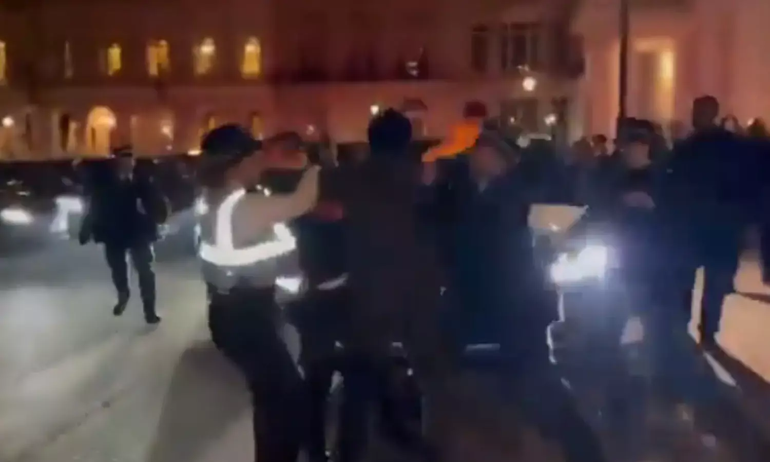 विदेश मंत्री जयशंकर की कार के सामने खालिस्तानियों आतंकियों ने लगाए भारत विरोधी नारे, तिरंगे का भी किया अपमान विदेश मंत्री जयशंकर की कार के सामने खालिस्तानियों आतंकियों ने लगाए भारत विरोधी नारे, तिरंगे का भी किया अपमान