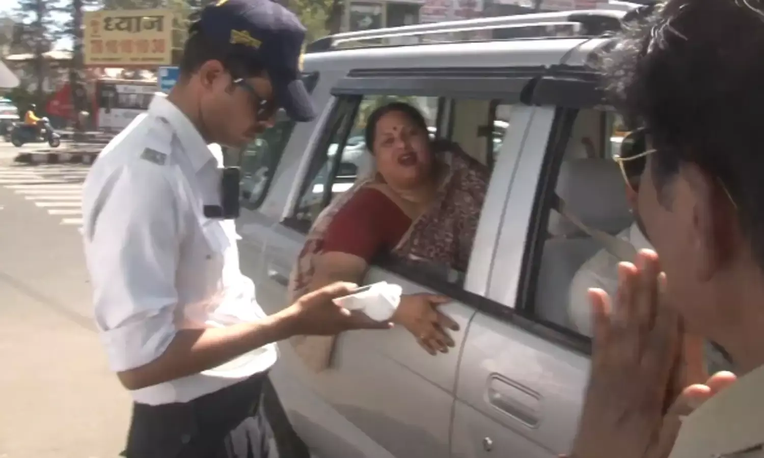 BJP पार्षद की गाड़ी का कटा चालान, पुलिस ने जोड़े हाथ, बृजला सचान बोलीं - जनप्रतिनिधि का अपमान गलत