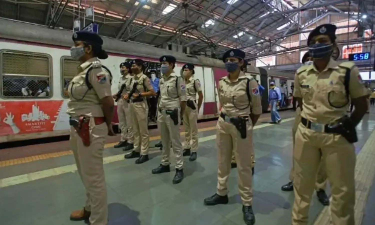 होली से पहले रेलवे का बड़ा निर्णय, मिर्च स्प्रे कैन से लैस होंगी महिला आरपीएफ कर्मी होली से पहले रेलवे का बड़ा निर्णय, मिर्च स्प्रे कैन से लैस होंगी महिला आरपीएफ कर्मी