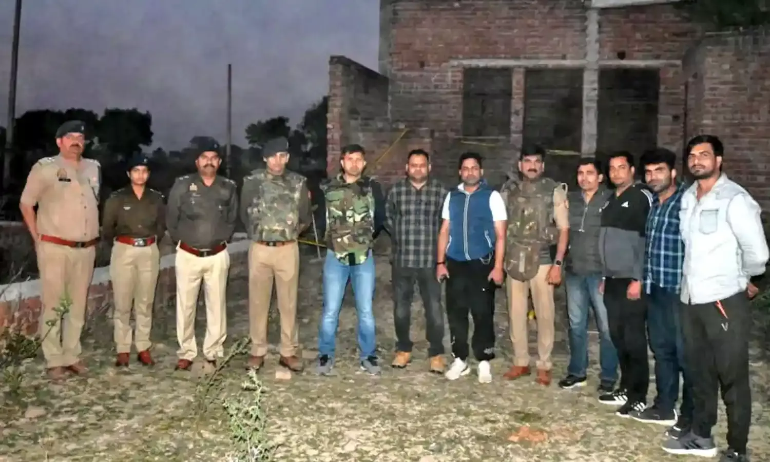 मथुरा में एक लाख का इनामी बदमाश पुलिस मुठभेड़ में ढेर, UP STF का बड़ा एक्शन मथुरा में एक लाख का इनामी बदमाश पुलिस मुठभेड़ में ढेर, UP STF का बड़ा एक्शन