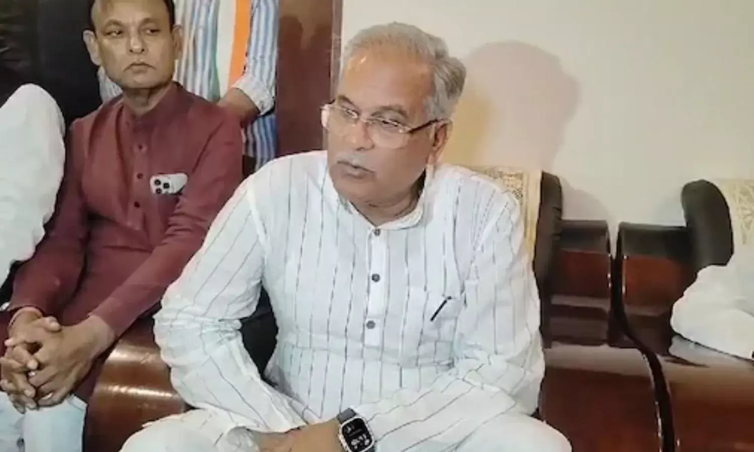 छत्तीसगढ़ शराब घोटाले में 15 ठिकानों पर छापेमारी, भूपेश बघेल के बेटे पर शिकंजा