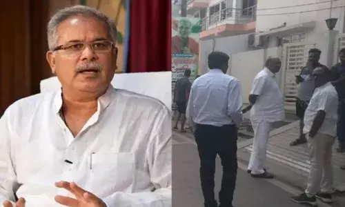 11 घंटे पूछताछ के बाद समर्थकों का हंगामा, गाड़ी पर पथराव और तोड़फोड़...