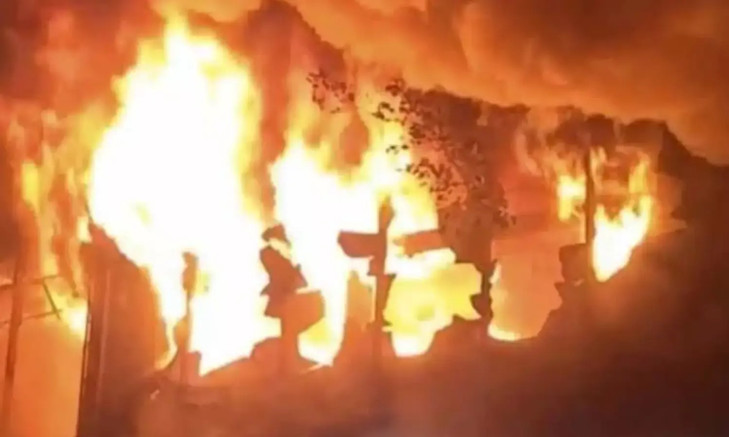 आनंद विहार की झुग्गी में लगी भीषण आग, 3 लोगों की दर्दनाक मौत, जानिए कैसे हुआ हादसा