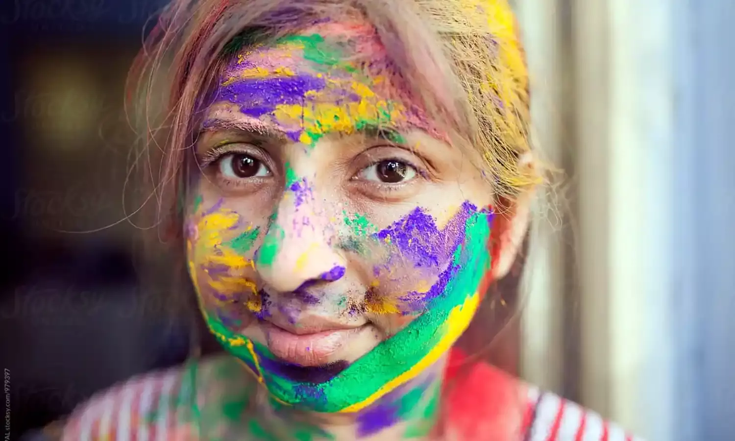 होली के पक्के रंग हटाने के लिए अपनाएं ये घरेलू उपाय