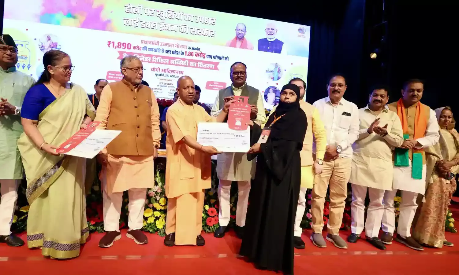 उज्ज्वला योजना के तहत सब्सिडी के रूप में सीधे बैंक खातों में भेजे 1,890 करोड़…