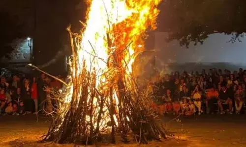 13 या 14 मार्च कब जलाई जाएगी होली? जानिए होलिका दहन का मुहूर्त और पूजन विधि...