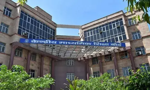CBSE बोर्ड परीक्षा में 12वीं के छात्रों को मिली राहत, होली की वजह से नहीं टलेगी परीक्षा