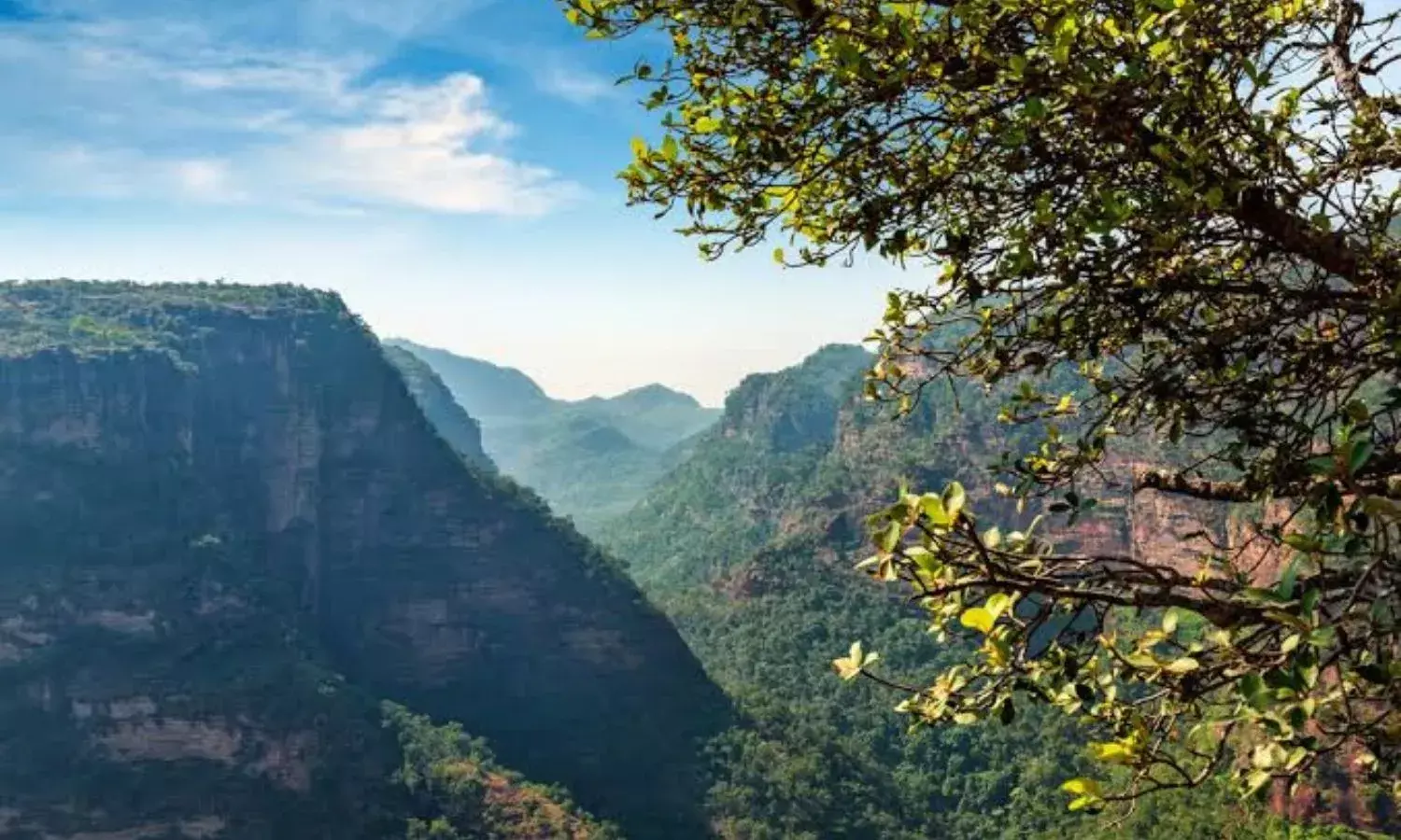 अप्रैल में घूमने का बना रहे हैं प्लान, तो इन जगहों पर करें विजिट, होगा सुकूनता का अनुभव अप्रैल में घूमने का बना रहे हैं प्लान, तो इन जगहों पर करें विजिट, होगा सुकूनता का अनुभव