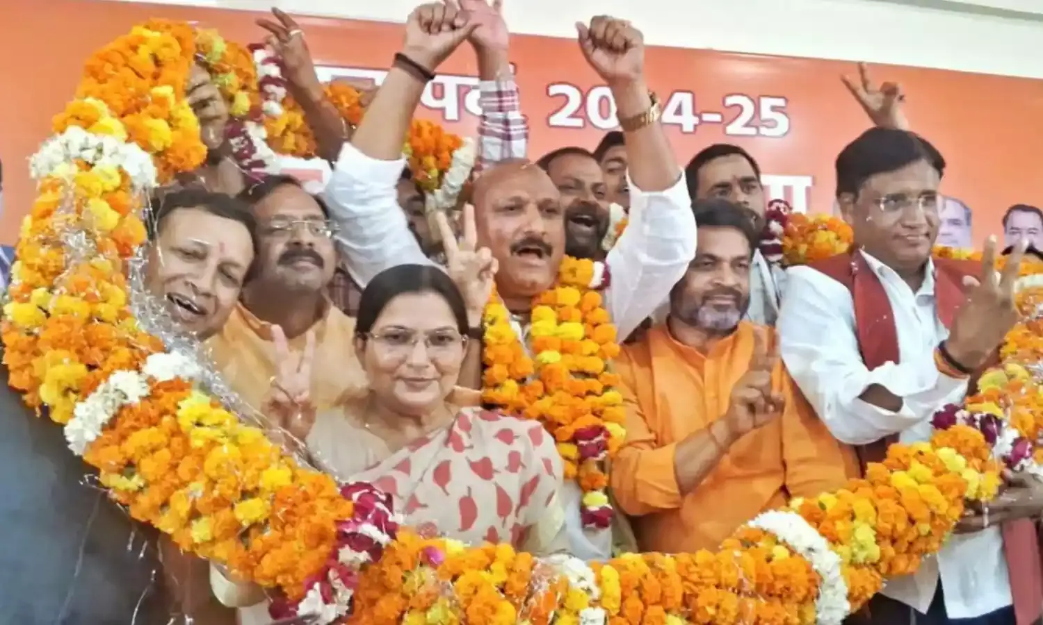 विधायक आशीष सिंह आशू से हुआ अंत तक मुचैटा, 1 ब्राह्मण, 1 क्षत्रिय उपाध्यक्ष भी रहे रेस में… विधायक आशीष सिंह आशू से हुआ अंत तक मुचैटा, 1 ब्राह्मण, 1 क्षत्रिय उपाध्यक्ष भी रहे रेस में…