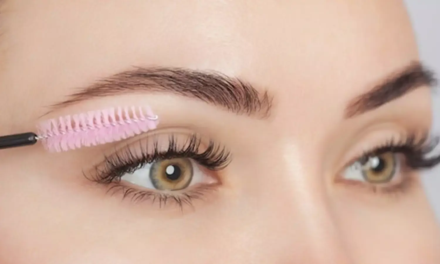नेचुरल तरीके से पलकें घनी और लंबी बनाने के आसान घरेलू उपाय