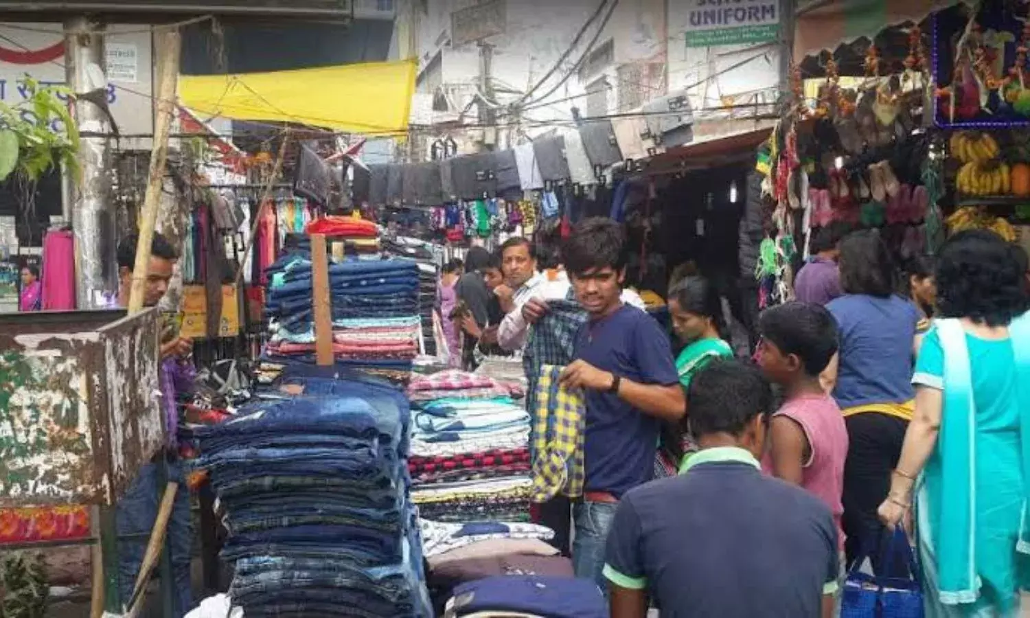 गर्मियों में नोएडा के इन बाजारों से करें शॉपिंग, सस्ती कीमत में मिल जाएंगे ट्रेंडिंग कपड़े