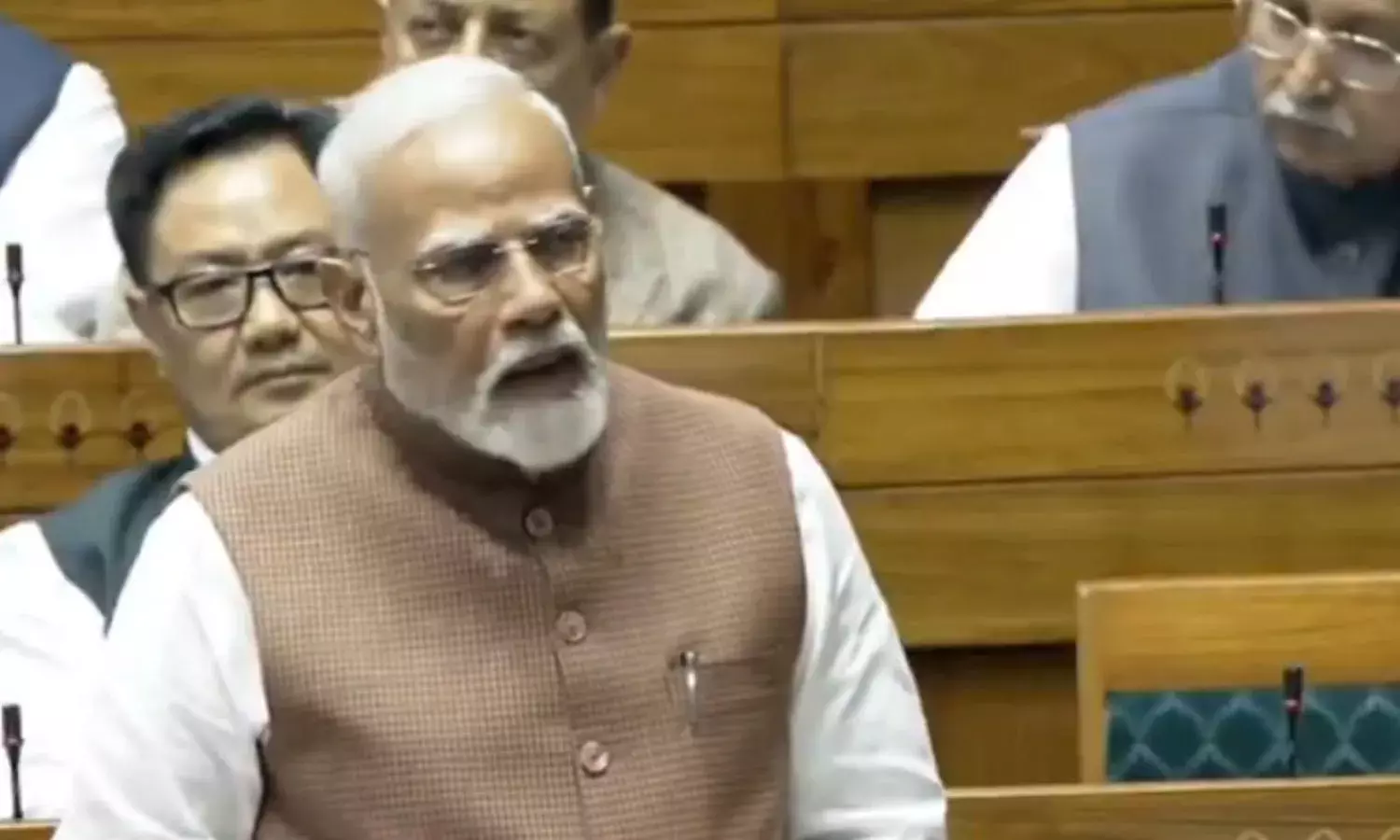 महाकुंभ 2025 में राष्ट्रीय चेतना और भारत की भव्यता के दर्शन, संसद में बोले PM मोदी महाकुंभ 2025 में राष्ट्रीय चेतना और भारत की भव्यता के दर्शन, संसद में बोले PM मोदी