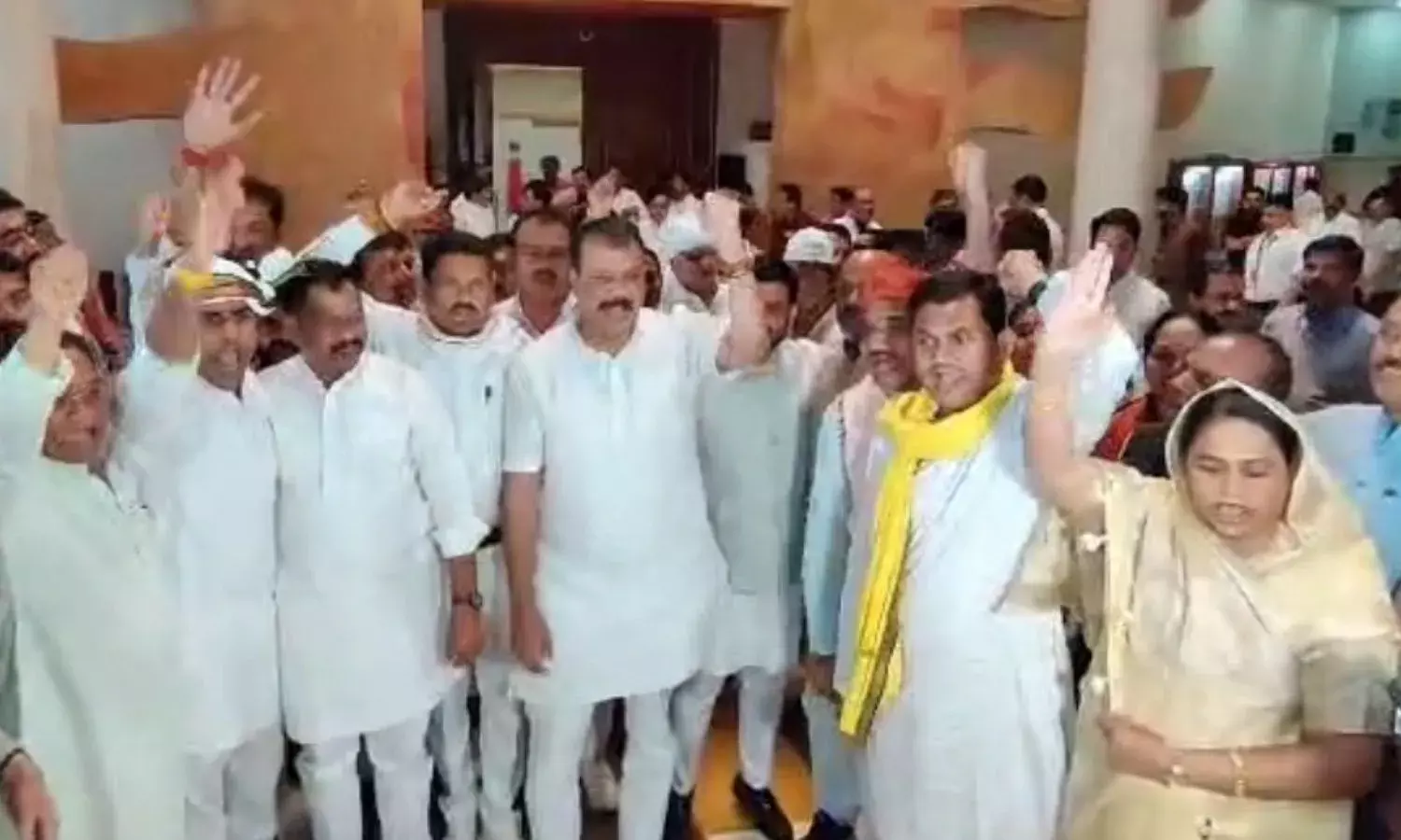 मंडला एनकाउंटर को फर्जी बताकर विधानसभा में कांग्रेस का हंगामा, नारेबाजी कर किया वॉक आउट