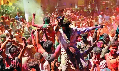 मध्य प्रदेश में बेहद ख़ास तरीके से मनाई जाती है रंग पंचमी, जिसे देखने देश विदेश से आते हैं मेहमान