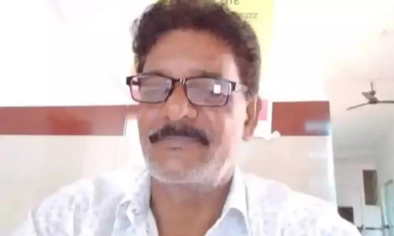 लोग बंधक को पीटते रहे लोग, आरोपी पत्रकार बनाता रहा लाइव वीडियो… लोग बंधक को पीटते रहे लोग, आरोपी पत्रकार बनाता रहा लाइव वीडियो…