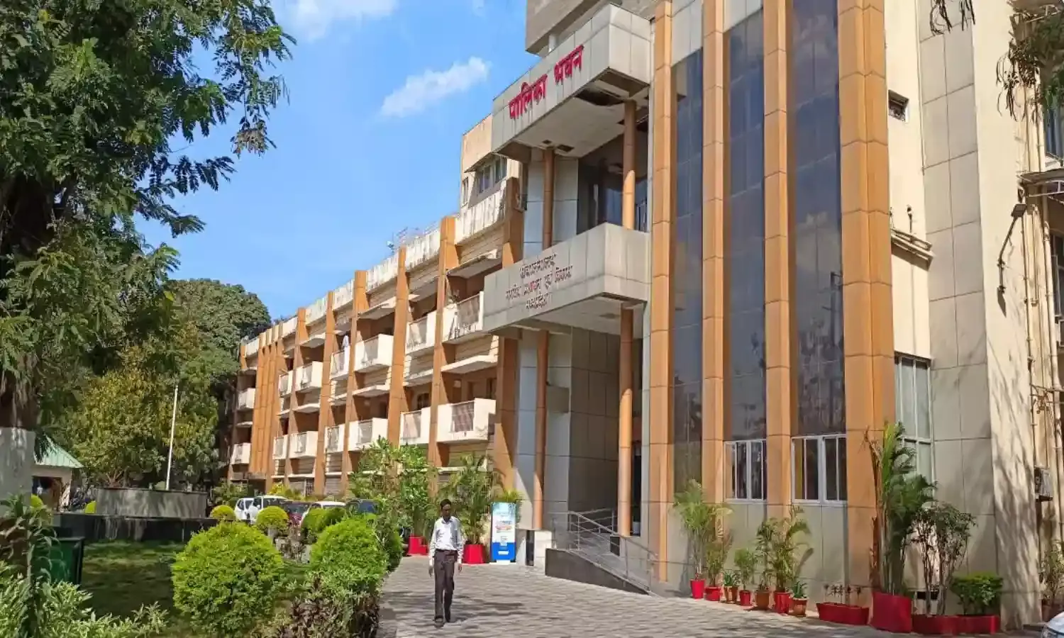 नगर निगम से लेकर नगर परिषद तक में कर्मचारियों का अभाव