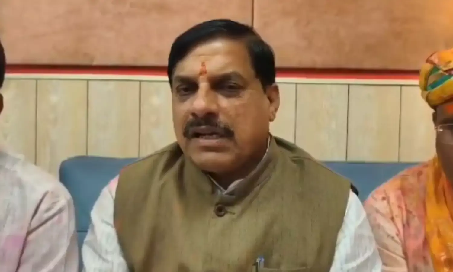 इंदौर गेर में शामिल नहीं होंगे सीएम मोहन यादव, एक व्यक्ति की मौत के बाद लिया फैसला इंदौर गेर में शामिल नहीं होंगे सीएम मोहन यादव, एक व्यक्ति की मौत के बाद लिया फैसला