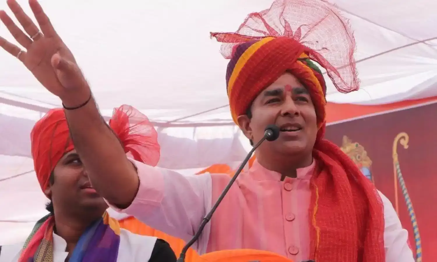 राहुल-अखिलेश की औरंगजेब से तुलना पर सियासत गरमाई