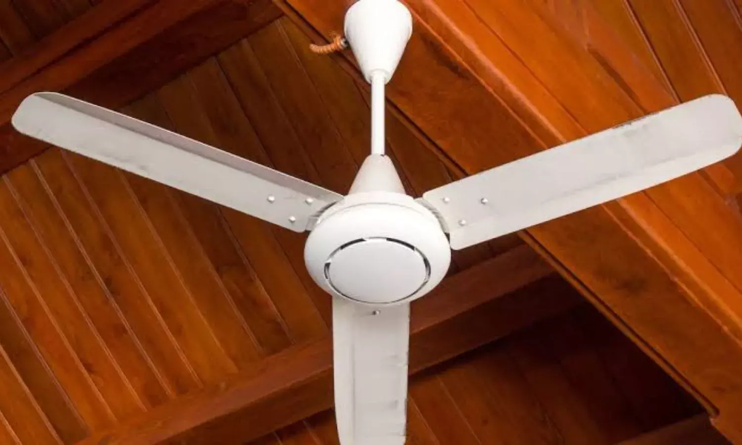 अब गर्मी का टेंप्रेचर होगा कम, पंखे को इस तरीके से बनाएं एसी जैसा कूल-कूल