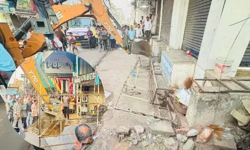 रायपुर में पुराना बस स्टैंड, स्टेशन रोड और बैजनाथपारा में चला बुलडोजर, मुख्य मार्गों से हटाया अवैध कब्जा रायपुर में पुराना बस स्टैंड, स्टेशन रोड और बैजनाथपारा में चला बुलडोजर, मुख्य मार्गों से हटाया अवैध कब्जा