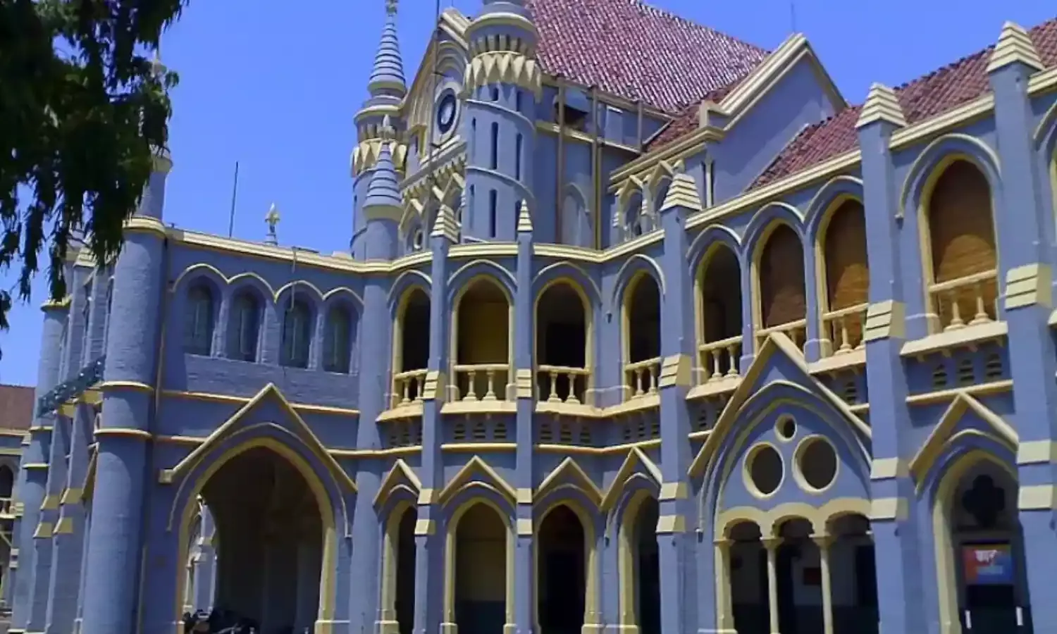 जबलपुर सेंट्रल इंडिया लॉ इंस्ट्टियूट पर होगी FIR, हाई कोर्ट ने भोपाल क्राइम ब्रांच को दिया आदेश जबलपुर सेंट्रल इंडिया लॉ इंस्ट्टियूट पर होगी FIR, हाई कोर्ट ने भोपाल क्राइम ब्रांच को दिया आदेश