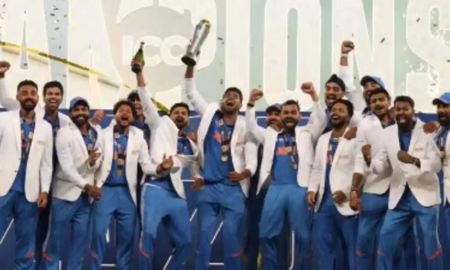 BCCI ने चैंपियंस के लिए खोला पिटारा, भारतीय टीम के हेड कोच और खिलाडियों को मिलेगी इतनी प्राइज मनी