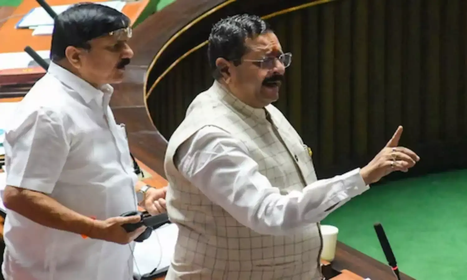 मुस्लिम आरक्षण के विरोध में BJP के 18 विधायक निलंबित...