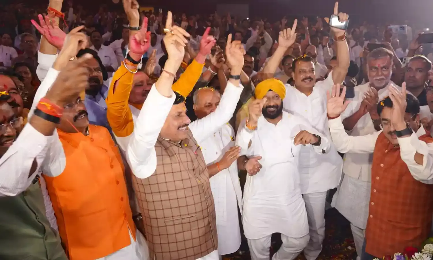 मंत्री कैलाश विजयवर्गीय ने गाया फाग गीत, सीएम मोहन यादव और उमंग सिंघार एक साथ थिरके