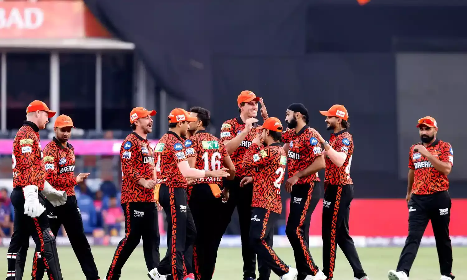 चौकों-छक्कों की बारिश! 528 रन वाले हाई-वोल्टेज मुकाबले में SRH ने राजस्थान को 44 रन से हराया...