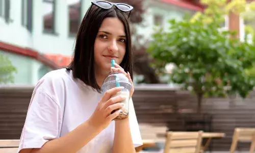 गर्मियों में खुद को रखना है हाइड्रेट जरूर अपनाएं ये टिप्स, डाइट में शामिल करें ये चीजें