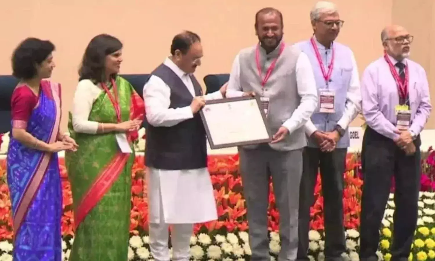 टीबी मुक्त पंचायत के क्षेत्र में छत्तीसगढ़ को मिला प्रथम पुरस्कार, विश्व क्षय दिवस पर किया सम्मानित टीबी मुक्त पंचायत के क्षेत्र में छत्तीसगढ़ को मिला प्रथम पुरस्कार, विश्व क्षय दिवस पर किया सम्मानित