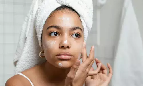 गर्मियों में चेहरे पर इन चीजों को लगाने से बचे, नहीं तो झेलनी पड़ सकती है मुसीबत गर्मियों में चेहरे पर इन चीजों को लगाने से बचे, नहीं तो झेलनी पड़ सकती है मुसीबत