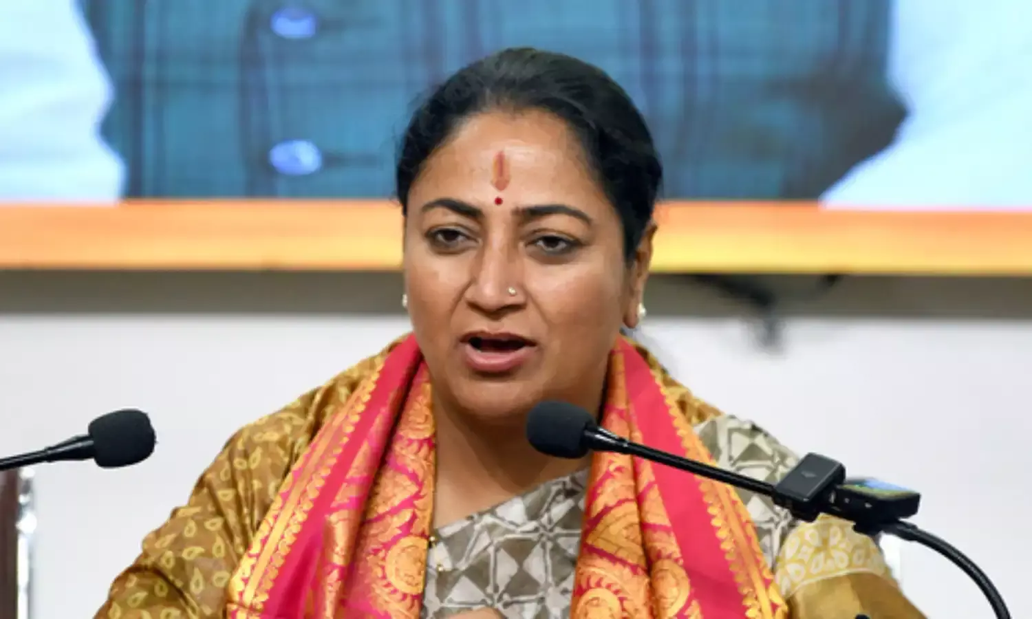 सफाई में लापरवाही पर सैनिटेशन इंस्पेक्टर सस्पेंड