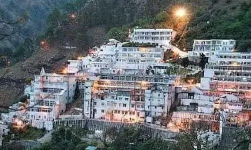 चैत्र नवरात्रि के मौके पर घूमने का करें प्लान, मातारानी के इन मंदिरों में करें दर्शन