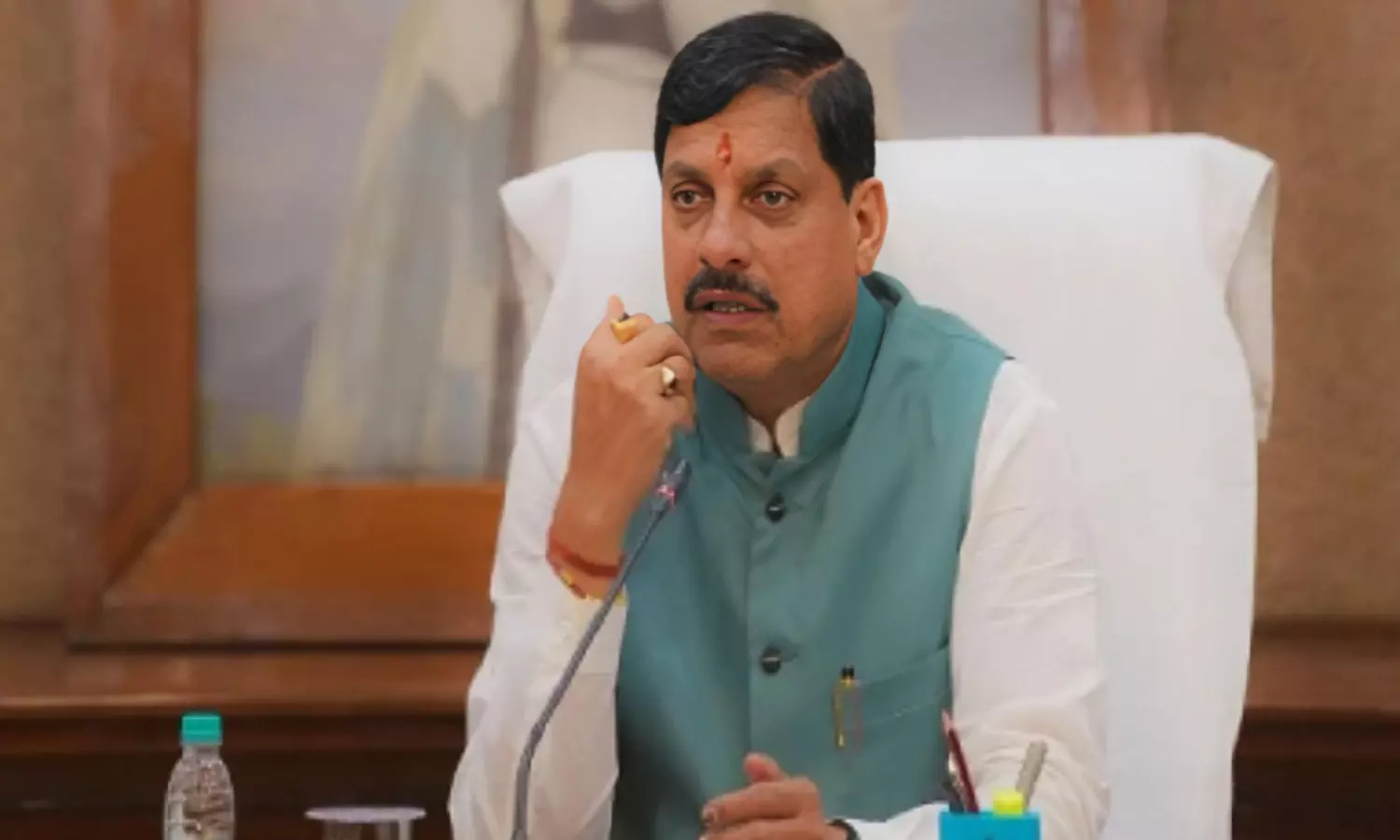 मध्यप्रदेश के बड़े अफसरों पर गिरी गाज, 4 निलंबित और 2 को मिला नोटिस