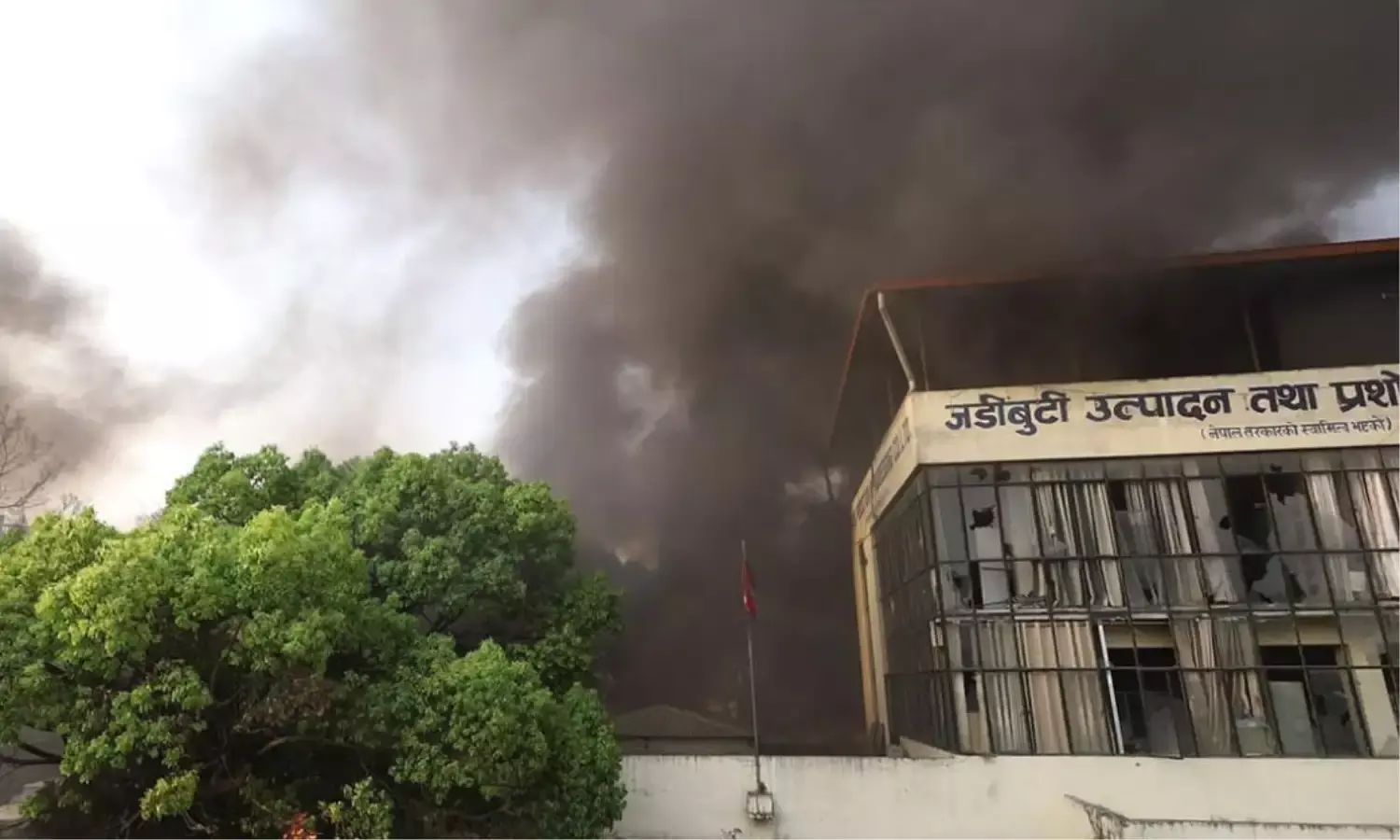 दो की मौत, पुलिस ने दागे आंसू गैस के गोले,  वरिष्ठ हवलदार समेत 22 लोग घायल…