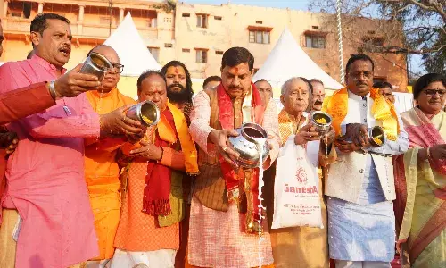 उज्जैन में सीएम मोहन यादव, मां क्षिप्रा की गोद में किया नौका विहार, साधु-संत भी रहे मौजूद उज्जैन में सीएम मोहन यादव, मां क्षिप्रा की गोद में किया नौका विहार, साधु-संत भी रहे मौजूद