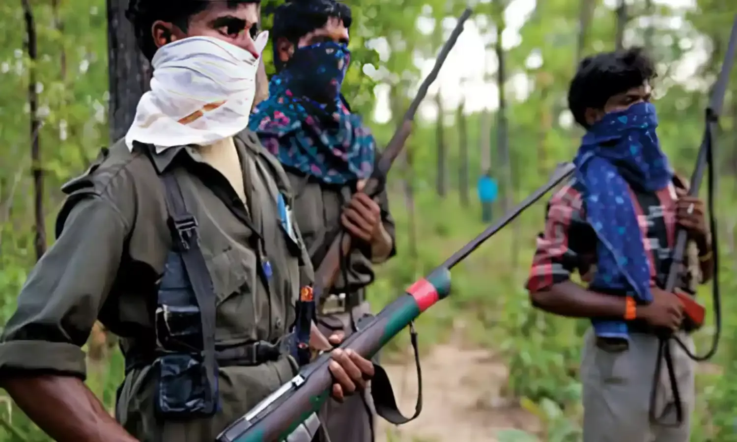 छत्तीसगढ़ में नक्सलवाद के खिलाफ बड़ी सफलता, 68 लाख के इनामी 50 नक्सलियों ने किया आत्मसमर्पण...