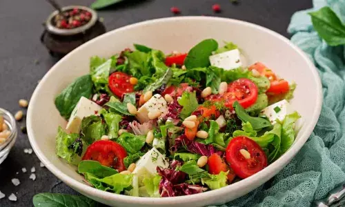 सलाद खाने के ये गलत तरीके बना सकते हैं वजन घटाने में रुकावट! जानें एक्सपर्ट की राय