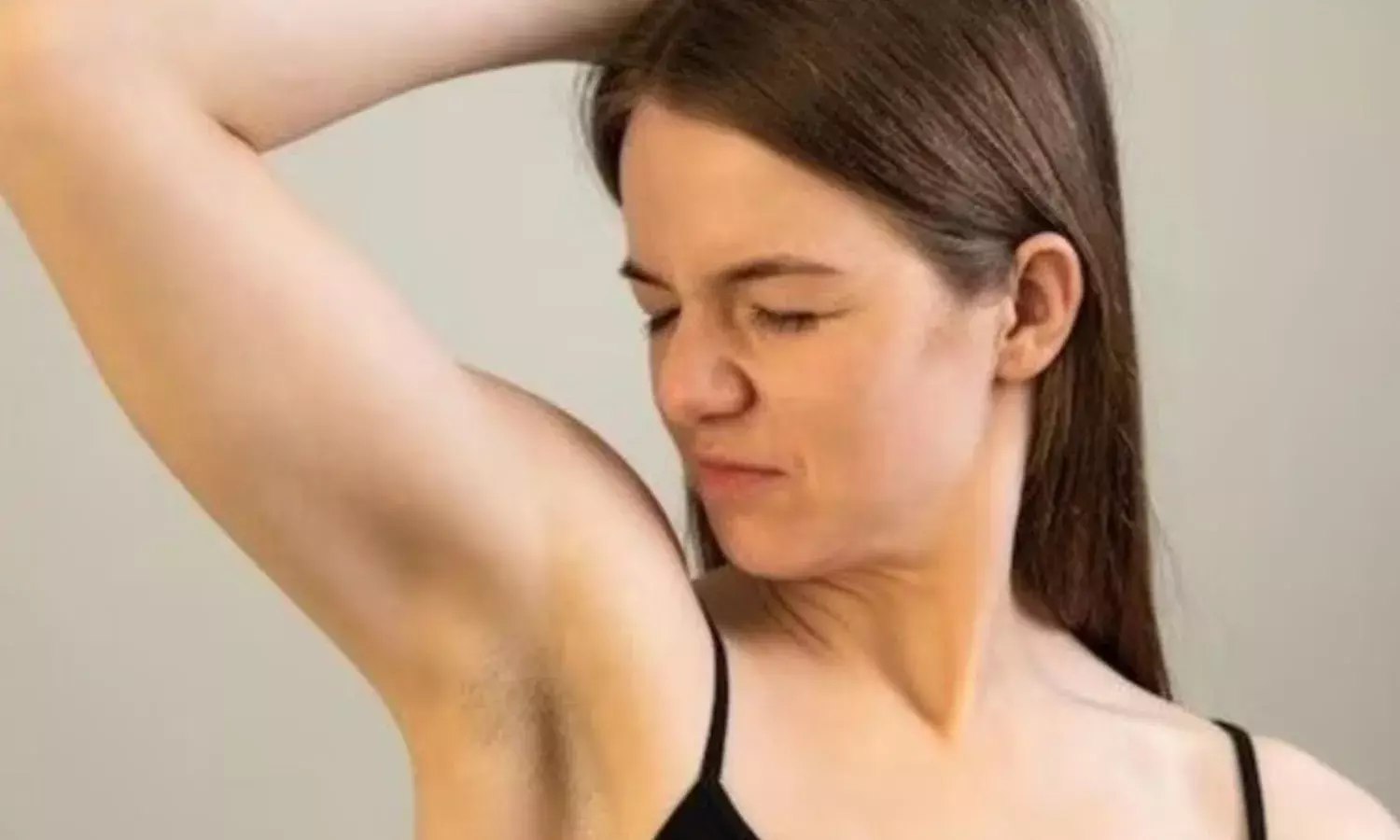 गर्मियों में पसीने की बदबू से हैं परेशान? अपनाएं ये आसान और असरदार उपाय