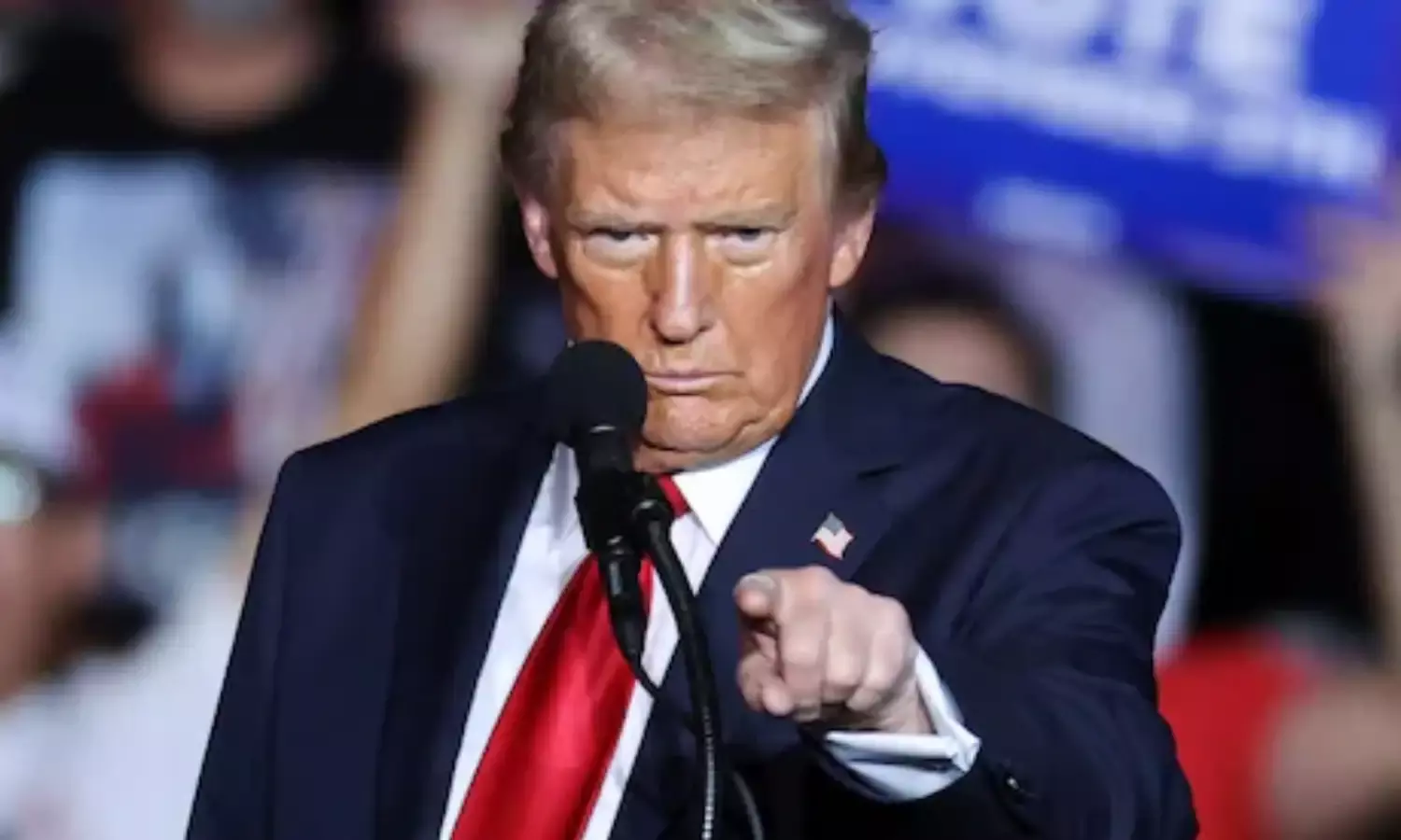 ट्रेड वॉर के बीच मंदी की आशंका -  ज्ञानेश पाठक