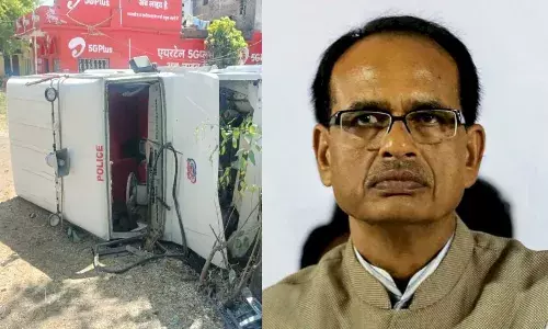 केंद्रीय मंत्री शिवराज सिंह चौहान के काफिले की गाड़ी पलटी, तीन पुलिसकर्मी घायल…