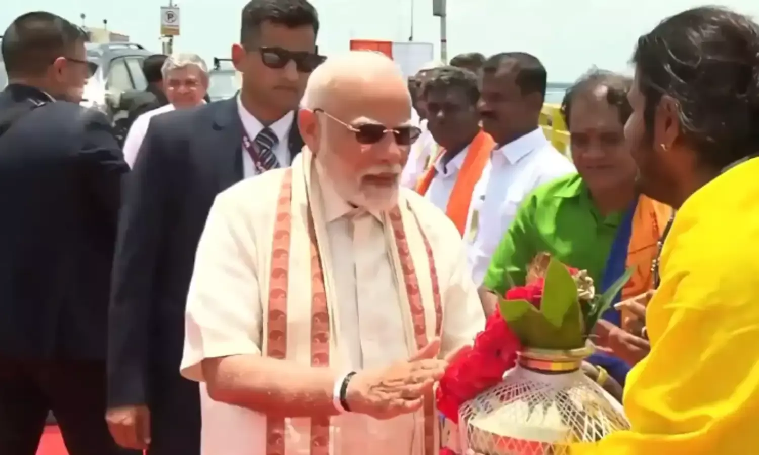 भारत के पहले वर्टिकल लिफ्ट रेलवे सी ब्रिज का उद्घाटन, PM मोदी ने दिखाई रामेश्वरम-तांबरम एक्सप्रेस को भी हरी झंडी