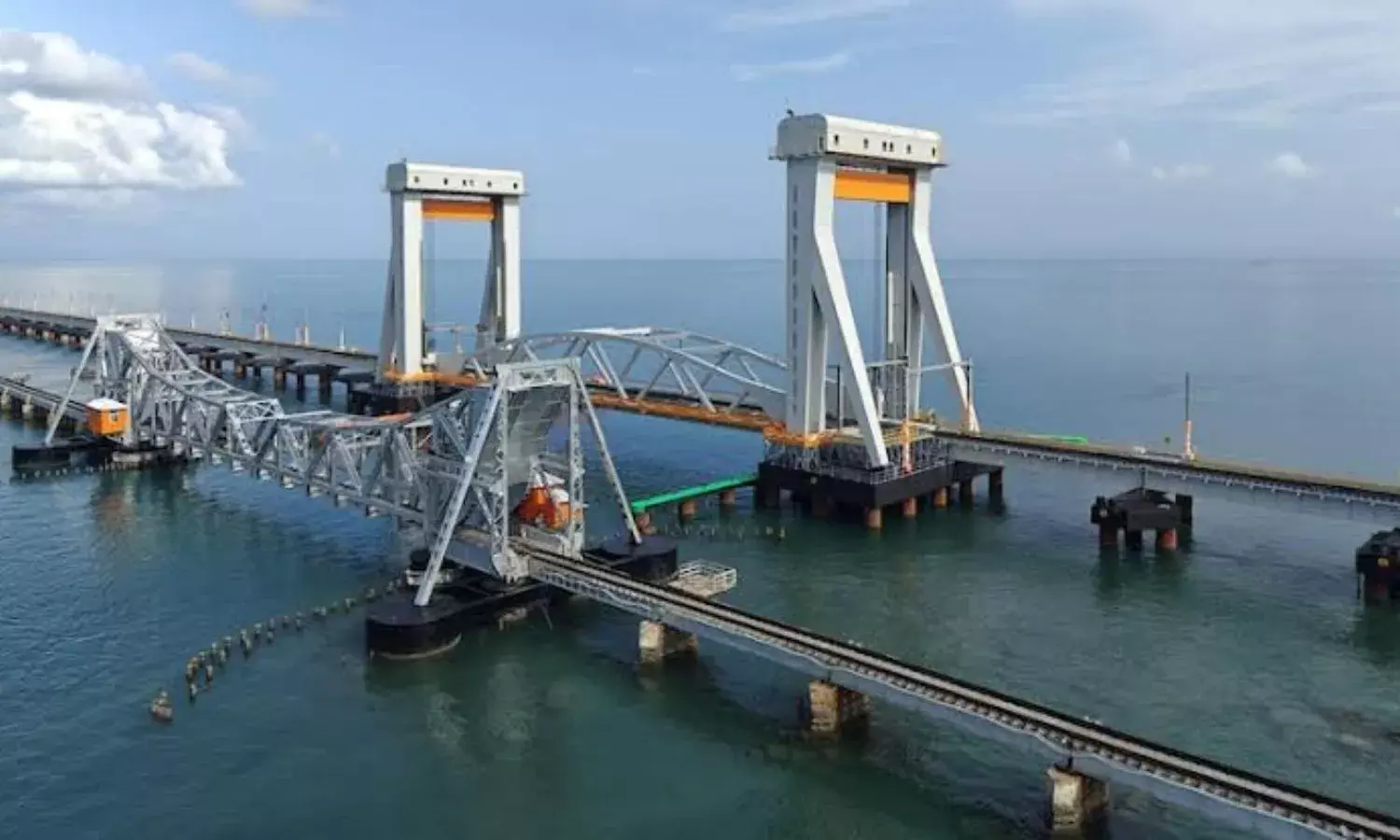 भारत में बना पहला वर्टिकल लिफ्ट रेलवे ब्रिज, टेक्नोलॉजी में लंदन के ब्रिज को दे रहा है टक्कर