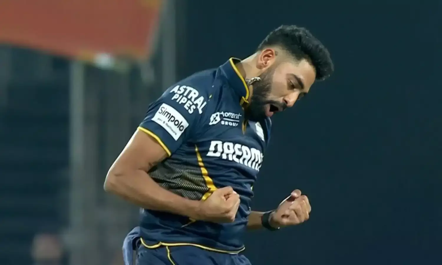 हैदराबाद को किया क्लीन बोल्ड, फिर विकेटों का लगाया शतक, मोहम्मद सिराज ने आलोचकों को दिया करारा जवाब...