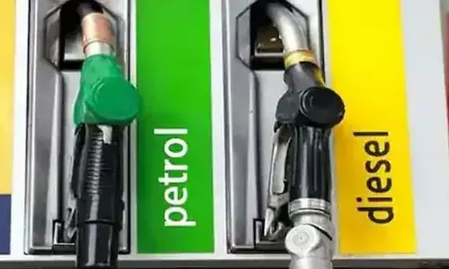 सरकार ने डीजल-पेट्रोल एक्साइज ड्यूटी 2 रुपए बढ़ाई, क्या आम आदमी की जेब पर होगा असर